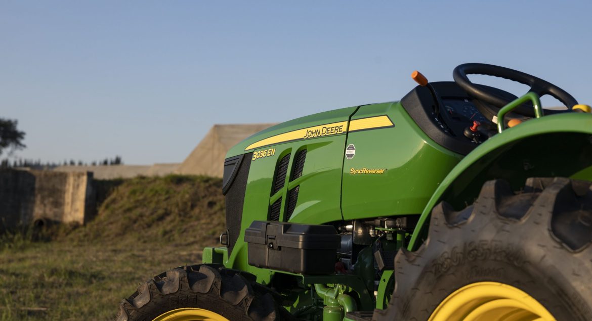 John Deere 3036EN compact tractor for vineyards and orchards